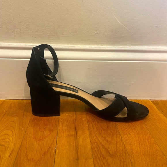 STEVE MADDEN BLACK SEUDE ANKLE STRAP BLOCK HEEL SANDLES - Picture 4 of 4